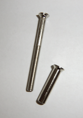 Patentskruv + hylsor M4 x 45 x 22
