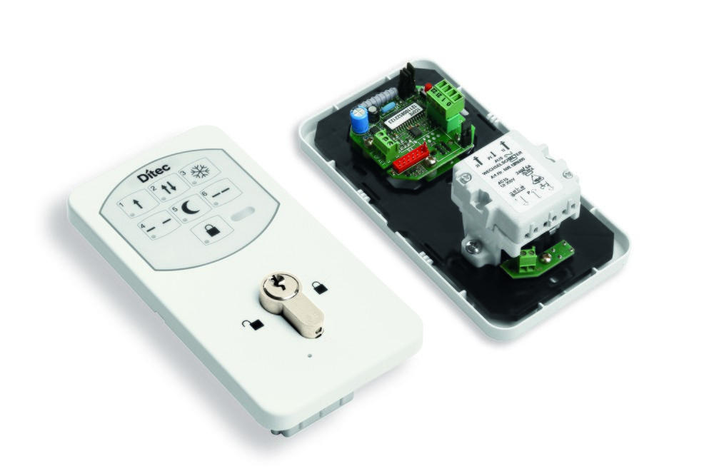 Electronic switch complete with redundan